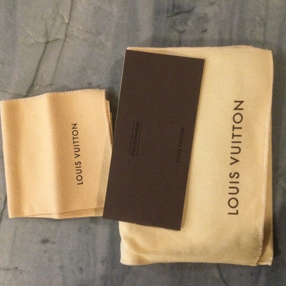 Louis Vuitton phone case - Picture 1 of 6